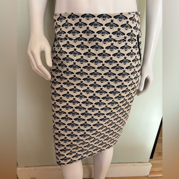 Mandala Bay Medium Bee Pattern Skirt Made in Canada - Picture 1 of 7